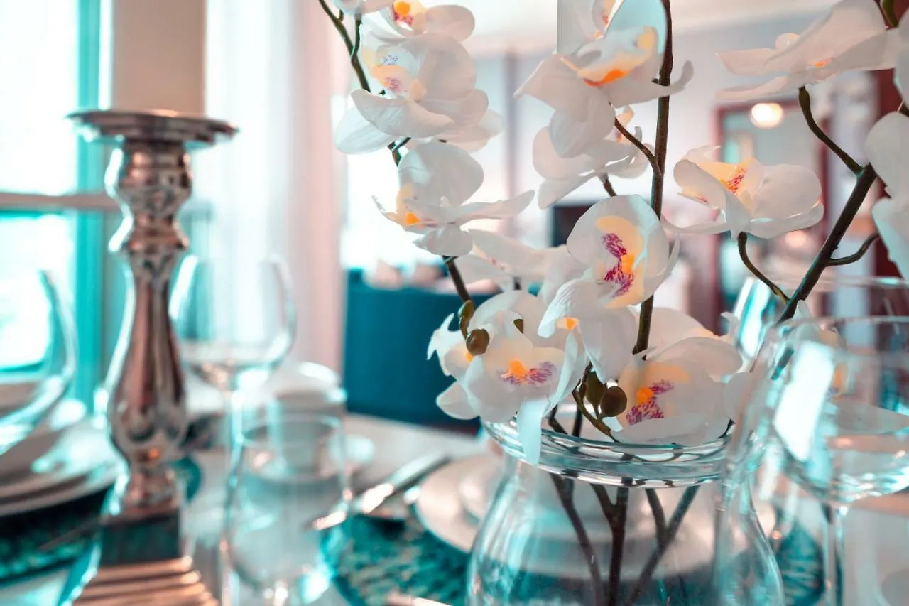 Burj Grand Apartment - Four Bedrooms Dubai